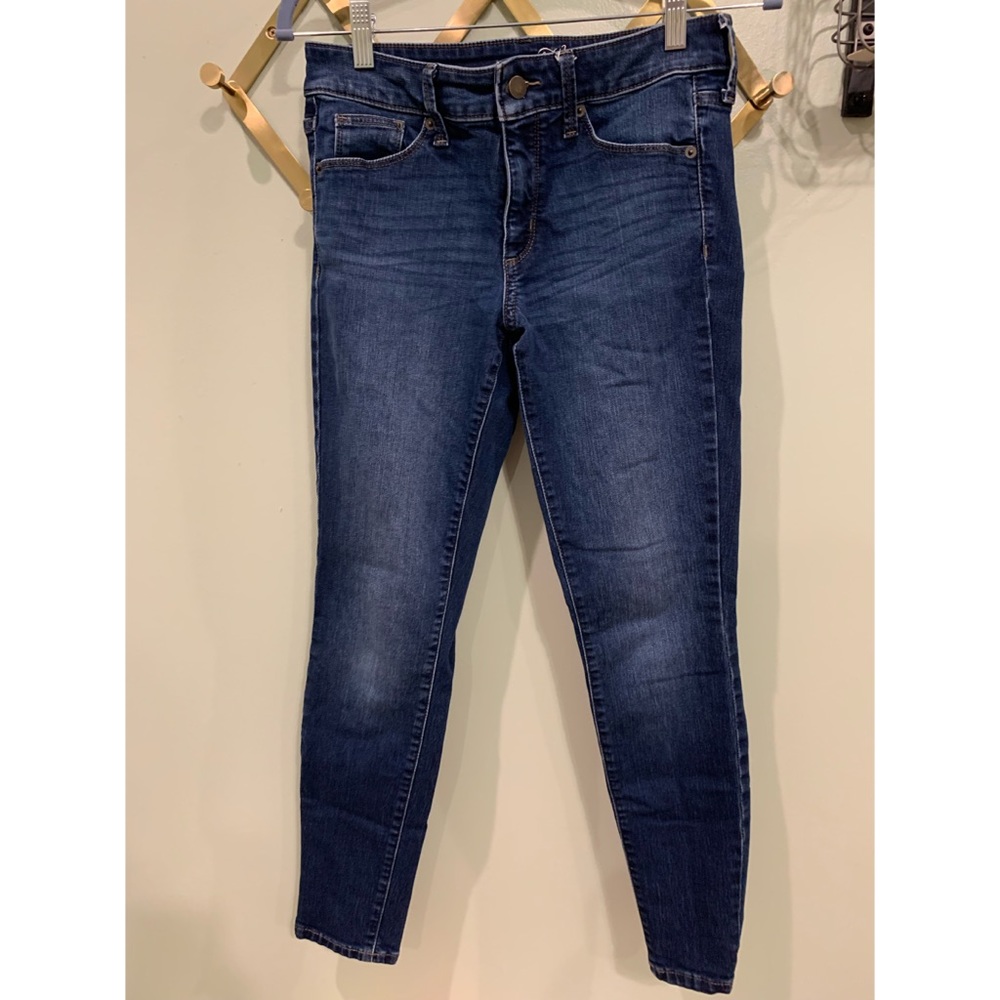 Universal thread mid rise skinny